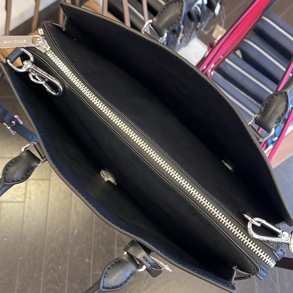 Michael Kors Sheila Medium Ombré Signature Logo Satchel
Black
NWT - Picture 9 of 16